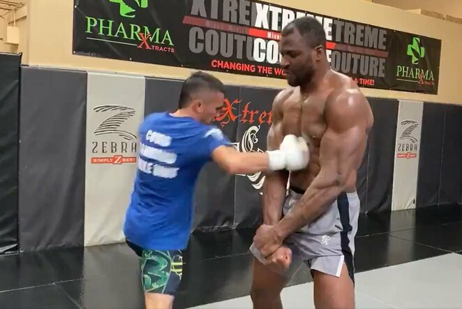 Bradenas Pagaoa ir Francis Ngannou | Youtube.com nuotr.
