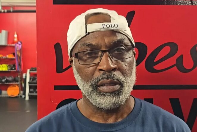 Derekas Ennisas | „Stop“ kadras