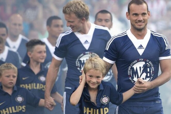 Wesley Sneijderis (deš.) | AFP/Scanpix nuotr.