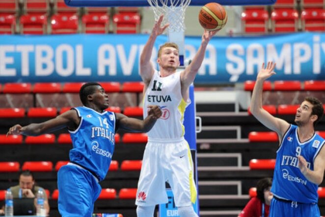D.Sabonis surinko dvigubą dublį, bet lietuviai buvo sutriuškinti (FIBA Europe)