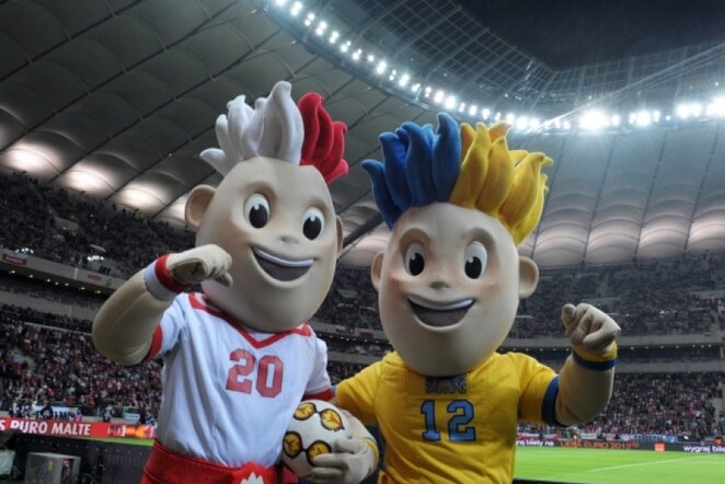 Euro 2012 talismanai broliai dvyniai Slavekas ir Slavko | AFP/Scanpix nuotr.