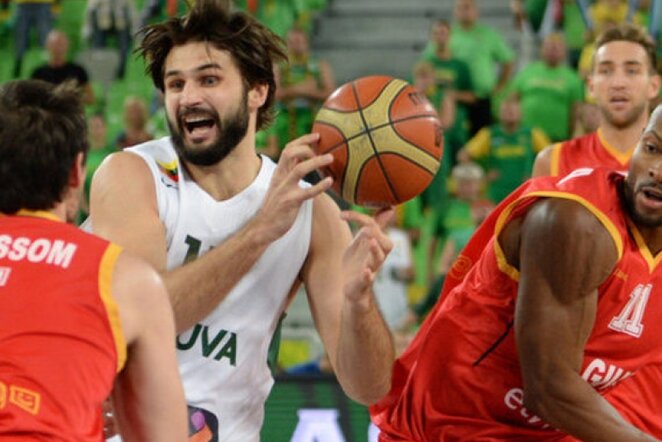 L.Kleiza mato gerėjantį lietuvių žaidimą (Fotodiena.lt)