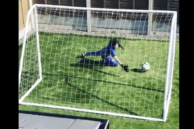 Jaunojo vartininko treniruotė | „Stop“ kadras