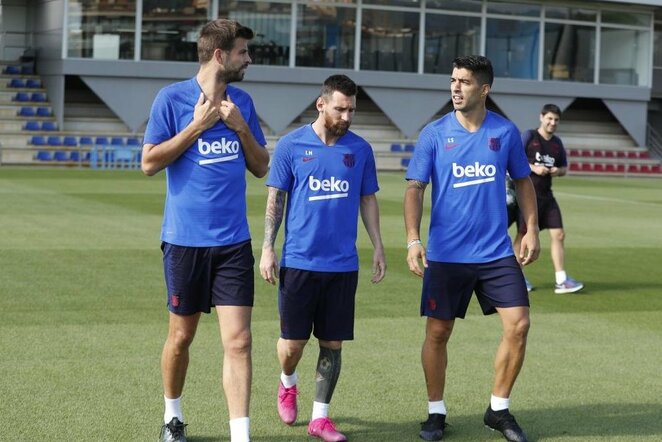 Lionelis Messi (viduryje) | „Twitter“ nuotr.