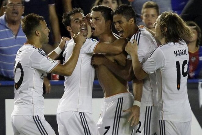 Komandos draugai sveikina įvartį pelniusį C.Ronaldo | AP/Scanpix nuotr.