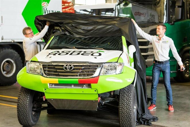 V.Žala ir S.Jurgelėnas Dakare startuos su „Toyota Hillux” | Organizatorių nuotr.