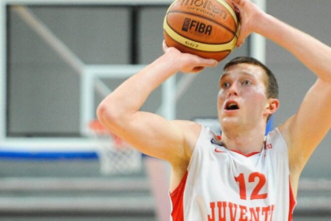 S.Kulvietis buvo išrinktas geriausiu Utenos klubo sezono krepšininku (Tomas Lukšys, Fotodiena.lt)