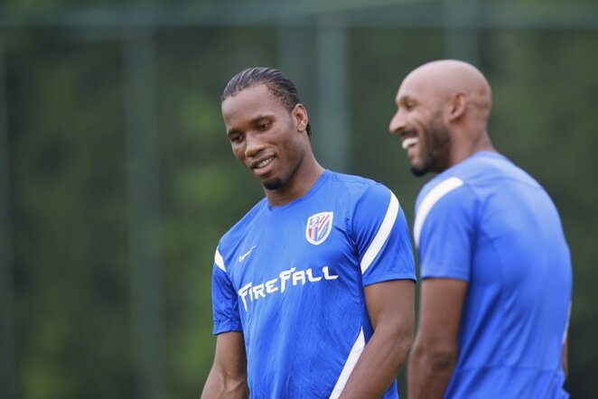 Didieras Drogba (kairėje) ir Nicolasas Anelka (kairėje) | AFP/Scanpix nuotr.