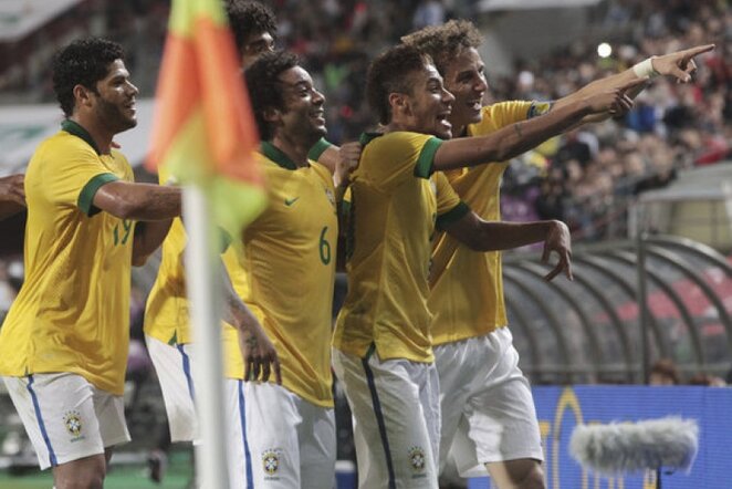 Brazilai džiaugiasi Neymaro įvarčiu | AP/Scanpix nuotr. 