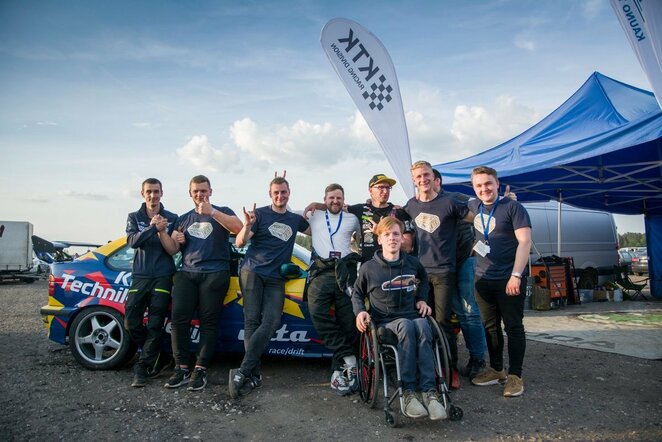 Studentai meta pirštinę „Aurum 1006 km lenktynių“ vilkams | Organizatorių nuotr.