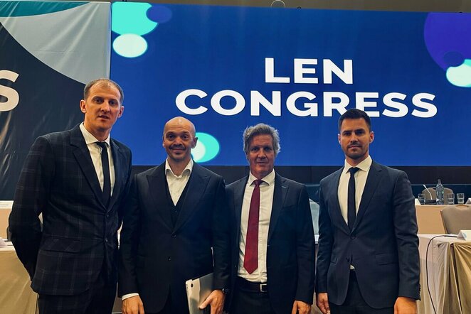 Saulius Binevičius, LEN viceprezidentas Josipas Varvodičius, LEN prezidentas Antonio da Silva ir Justas Kalinauskas („LTU Aquatics“ nuotr.) | Organizatorių nuotr.