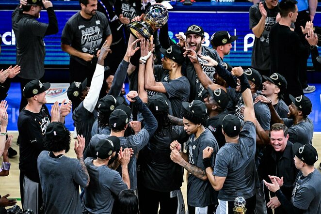 Spurs EPA/GERALD LEONG SHUTTERSTOCK OUT