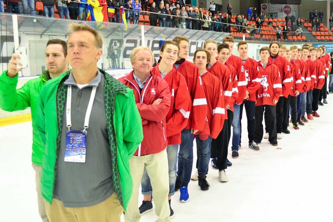 Lietuvos U-18 ledo ritulio rinktinės apdovanojimai Brašove | Tito Pacausko  nuotr.