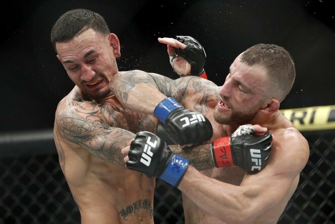 Maxas Holloway ir Alexanderis Volkanovskis | Scanpix nuotr.