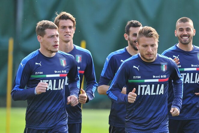 Andrea Belotti (kair.) ir Ciro Immobile (deš.) | Scanpix nuotr.