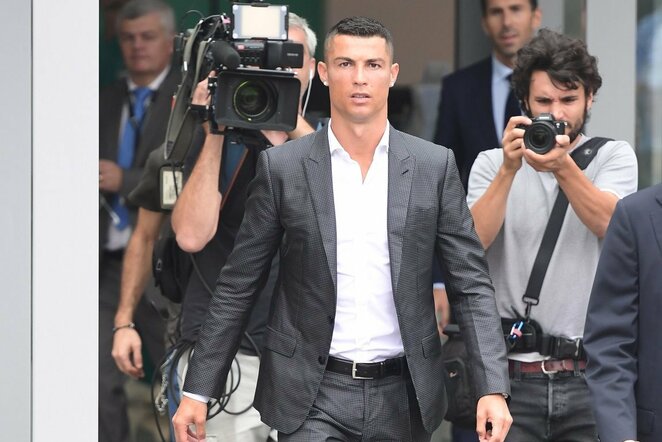 Cristiano Ronaldo susitiko su „Juventus“ sirgaliais | Scanpix nuotr.