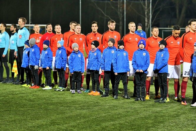 „Jelgava“ komanda su Evaldu Razuliu ir Mindaugu Grigaravičiumi | Organizatorių nuotr.