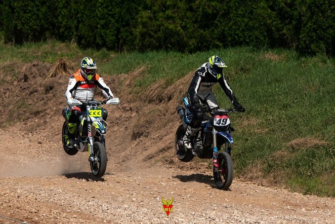 Smalininkuose – dviguba „Super Moto“ dozė | Organizatorių nuotr.