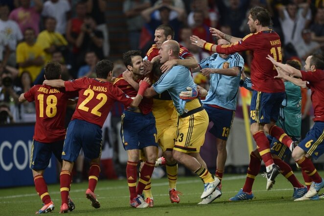 Triumfuojantys Ispanijos rinktinės futbolininkai | AFP/Scanpix nuotr.