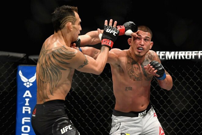 Tony Fergusonas ir Anthony Pettis | Scanpix nuotr.