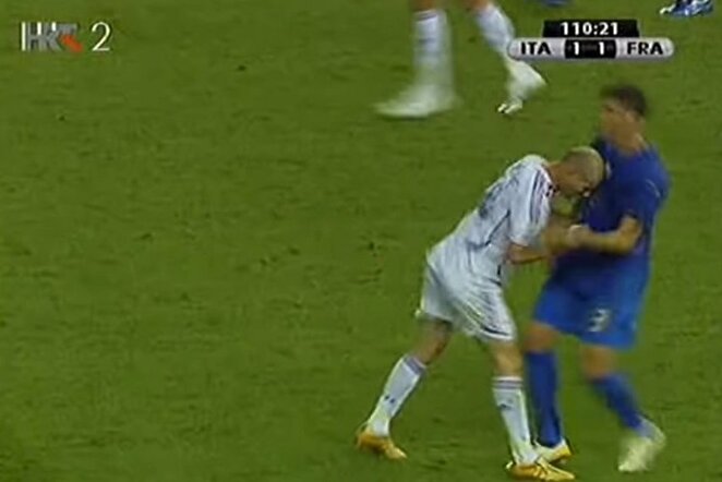 Zinedine'as Zidane'as ir Marco Materazzi | Youtube.com nuotr.