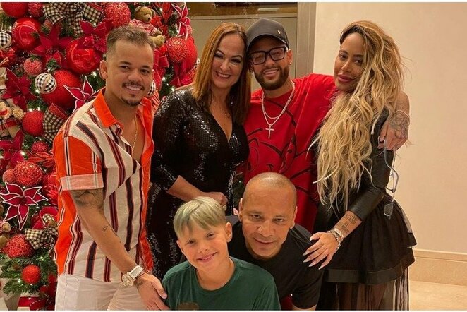 Neymaras su šeima | Instagram.com nuotr