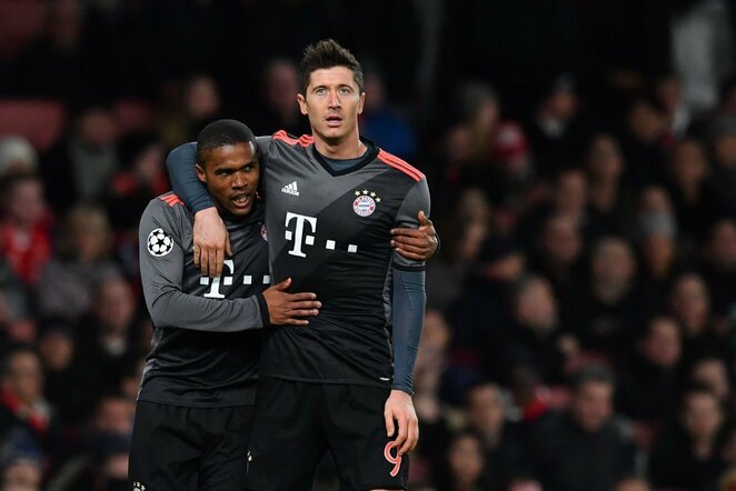 Douglasas Costa ir Robertas Lewandowskis | Scanpix nuotr.