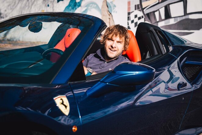 Kas bendro tarp „Ferrari“ ir Lietuvos artilerijos pabūklų? | Ryčio Šeškaičio nuotr.