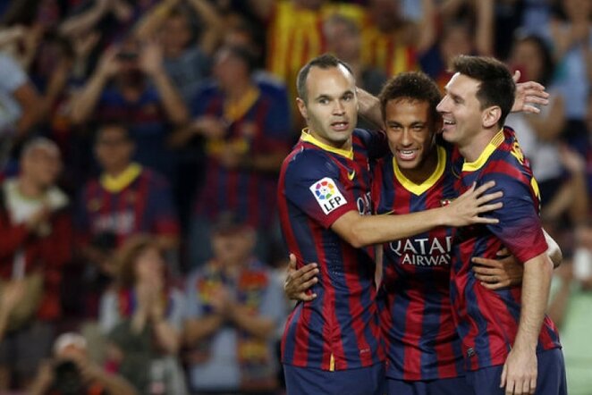 Komandos draugai sveikiną įvartį pelniusį Neymarą | Reuters/Scanpix nuotr.