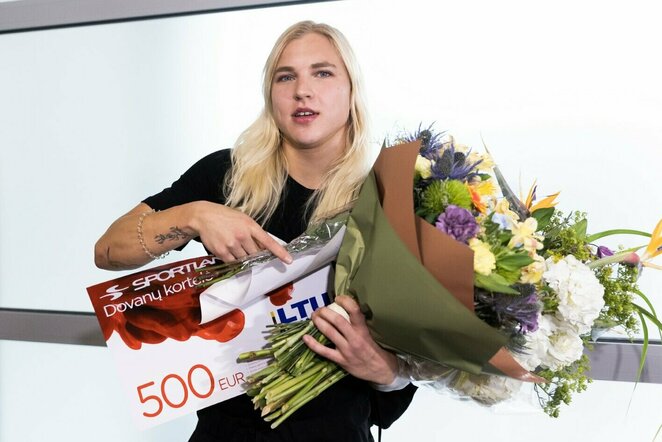 Rūtos Meilutytės ir plaukikų komandos pasitikimas Vilniaus oro uoste | Gretos Skaraitienės/BNS Foto nuotr.