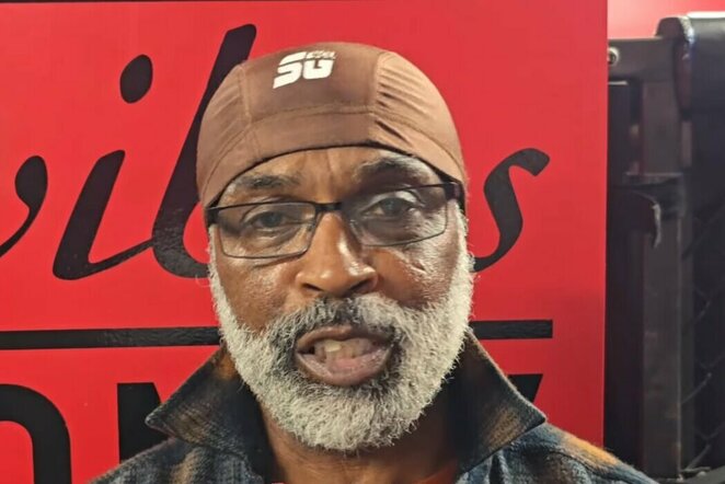 Derekas Ennisas | „Stop“ kadras