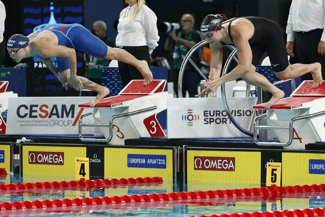 Moterų 50 m plaukimo krūtine finalas | EPA / MOHAMMED BADRA nuotr.