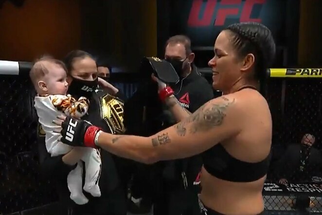 Amanda Nunes su šeima | „Twitter“ nuotr.