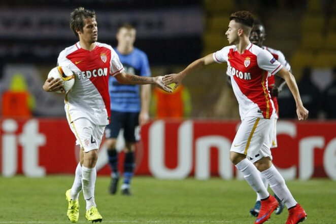 Fabio Coentrao (kair.) ir Stephanas El Shaarawy (deš.) | Reuters/Scanpix nuotr.