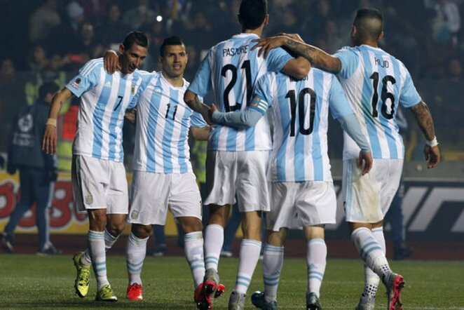 Argentinos žaidėjai švenčia pergalę | AFP/Scanpix nuotr