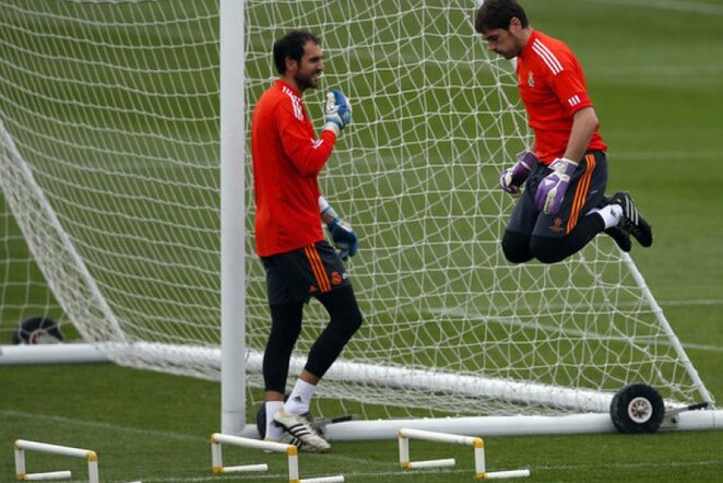 Diego Lopezas ir Ikeras Casillasas (deš.) sužais po du mačus Ispanijos čempionate | Reuters/Scanpix nuotr.