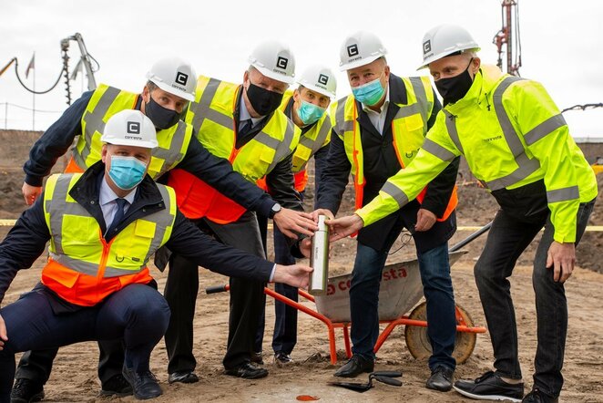 Simboliniu kapsulės įkasimu pradėtos naujo vandens sporto centro statybos Kaune | Organizatorių nuotr.