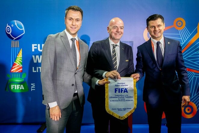 Gianni Infantino (centre) | LFF nuotr.