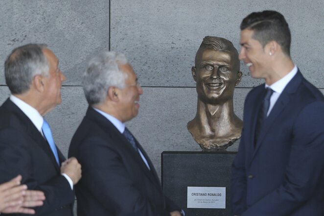 Cristiano Ronaldo galvos statula | Scanpix nuotr.
