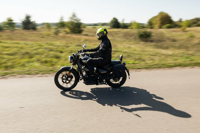 Pasaulinė „Royal Enfield“ iniciatyva: lankė Lietuvos gamtą ir rinko pinigus labdaros organizacijai | Organizatorių nuotr.