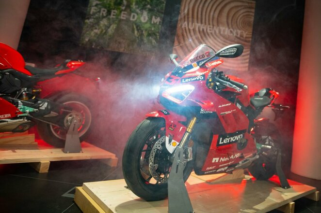 Į Lietuvą atvyko „MotoGP“ ir SBK pasaulio čempionų „Ducati“ replikos | Organizatorių nuotr.