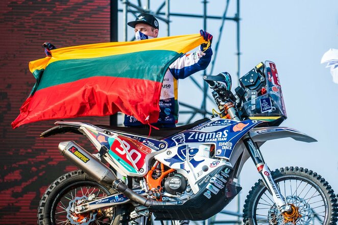 Arūnas Gelažninkas starto podiume | „Zigmas Dakar Team“ nuotr.