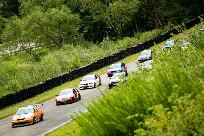 Naujokus į žiedines lenktynes traukia azartas | Egidijaus Babelio nuotr. Naujokus į žiedines lenktynes traukia azartas | Egidijaus Babelio nuotr.