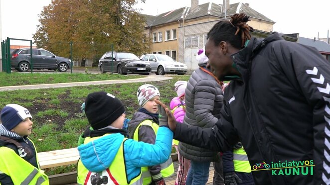 „Kauno Žalgirio“ žaidėjai dieną su futbolu pradėjo darželių sporto šventėje | „Žalgirio“ nuotr.