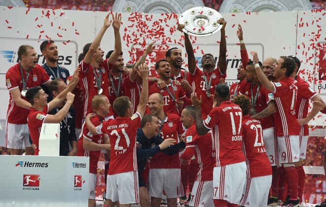 „Bayern“ komandos džiaugsmas iškovojus „Bundesliga“ čempionato taurę