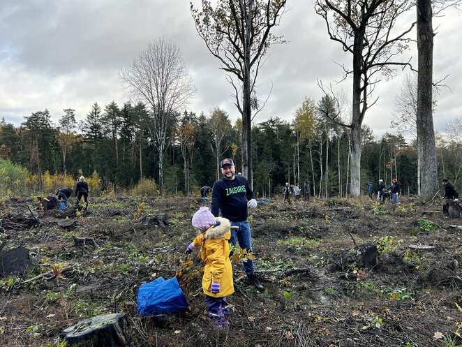 Penkiakovininkai pasodino 3 500 medžių | Organizatorių nuotr.