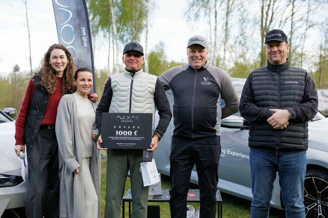 Vilniuje golfo sezonas pradėtas azartišku turnyru ir šventine nuotaika | Organizatorių nuotr. Vilniuje golfo sezonas pradėtas azartišku turnyru ir šventine nuotaika | Organizatorių nuotr.