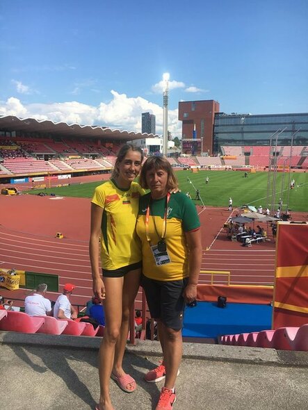 Urtė Baikštytė su mama bei trenere Juzefa Baikštiene | asmeninio archyvo nuotr.