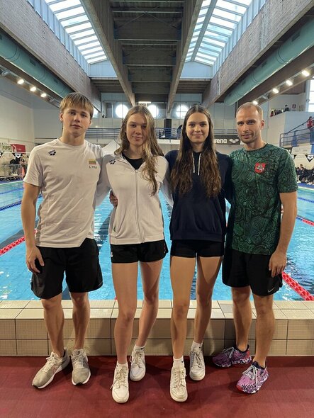 Tajus Juška, Ieva Visockaitė, Ieva Nainytė e l'allenatore Laurynas Svipas (foto 