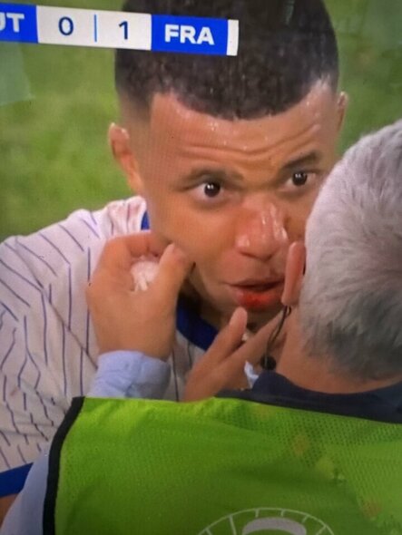 Kylianas Mbappe | „Stop“ kadras Kylianas Mbappe | „Stop“ kadras